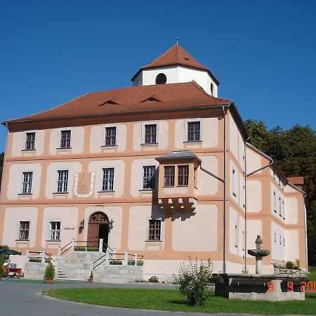 Hotel Garni Schloss Schoenberg Бад Брамбах Екстериор снимка